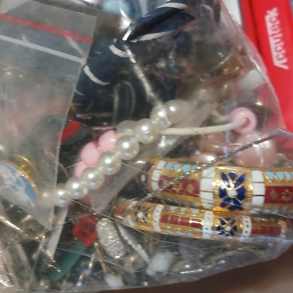 4.78 Lbs Craft Jewelry - Picture 3 of 4